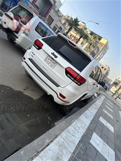 جیپ گراند شیرۆکی